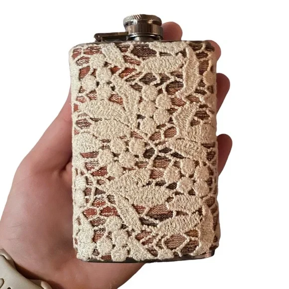 Lace Flask - Picture 1 of 1